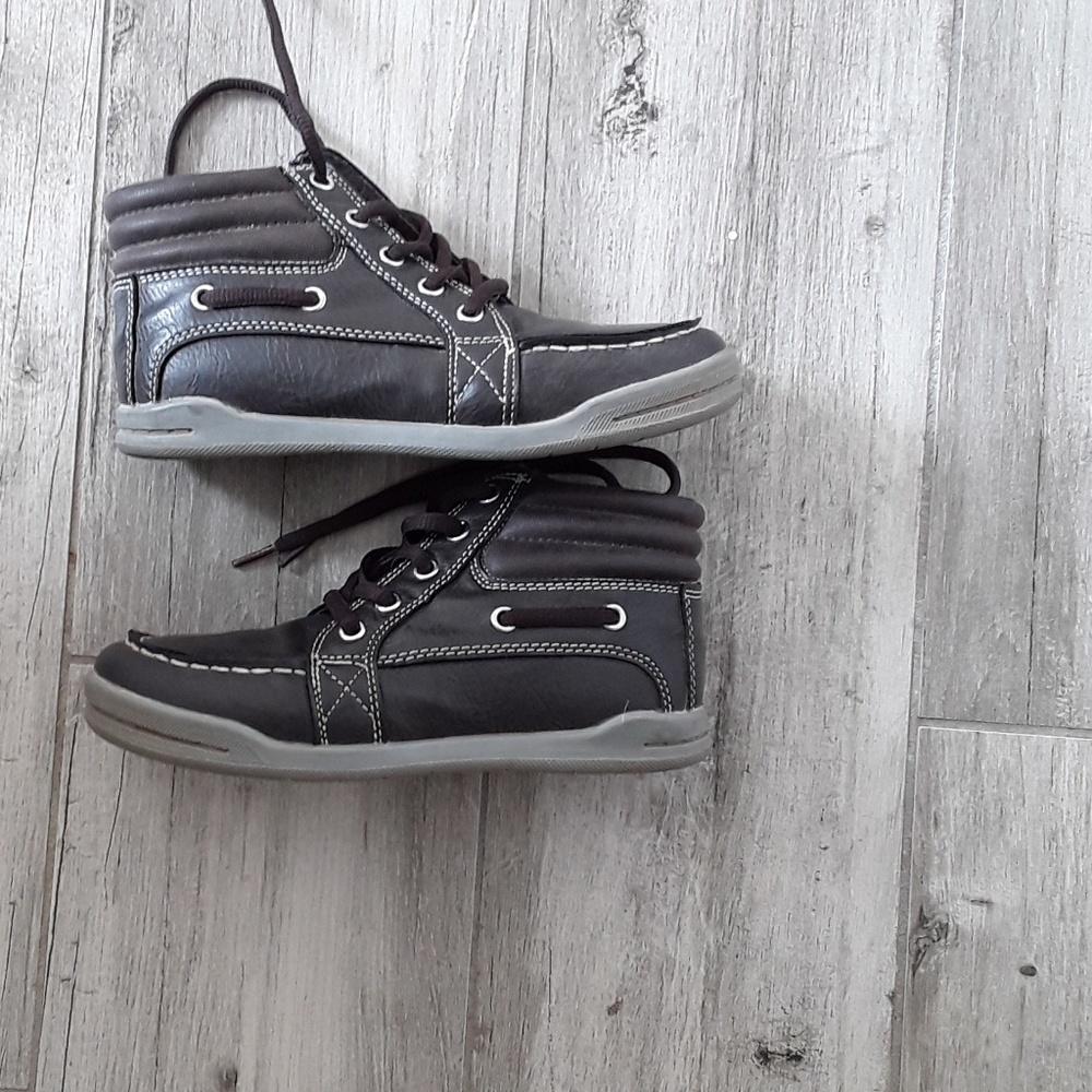 The children's place size13 brown boots